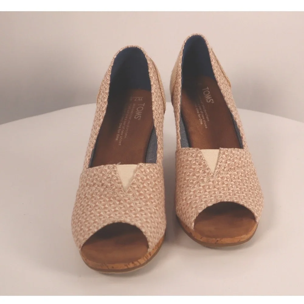 TOMS Women's Tan Geometric Toe Cork Wedge‎ Sandals Size 7.5 w